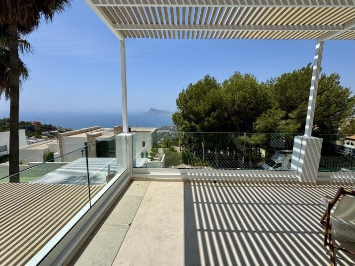 3 sypialnia Willa na sprzedaż w Altea z basenem garażem - 1 500 000 € (Ref: 8682099)