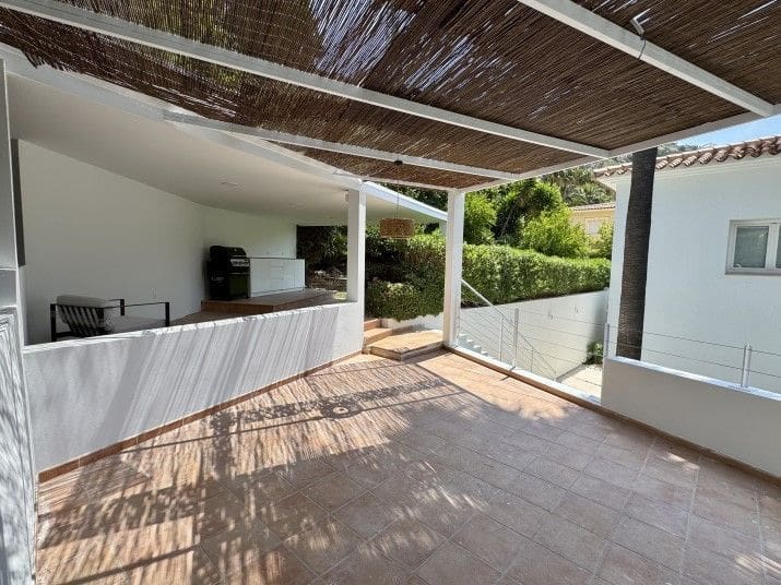 3 sypialnia Willa na sprzedaż w Altea z basenem garażem - 1 500 000 € (Ref: 8682099)