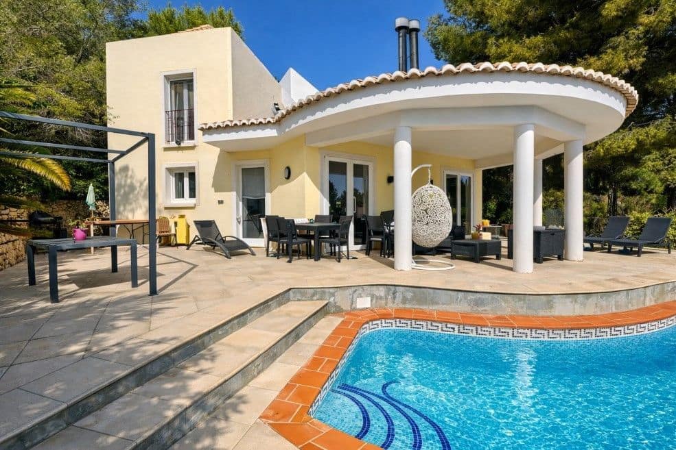 3 bedroom Villa for sale in Altea with pool garage - € 520,000 (Ref: 8821713)