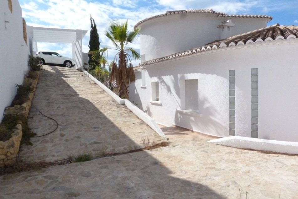 4 bedroom Villa for sale in Altea with pool garage - € 1,195,000 (Ref: 8923520)