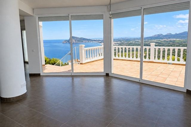 4 Zimmer Villa zu verkaufen in Altea mit Pool Garage - 1.195.000 € (Ref: 8923520)