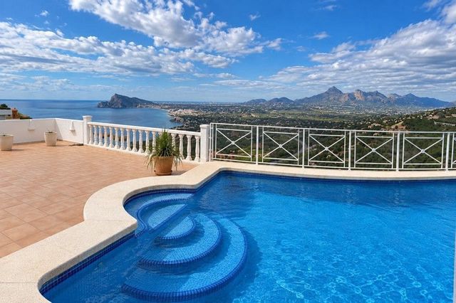 4 Zimmer Villa zu verkaufen in Altea mit Pool Garage - 1.195.000 € (Ref: 8923520)