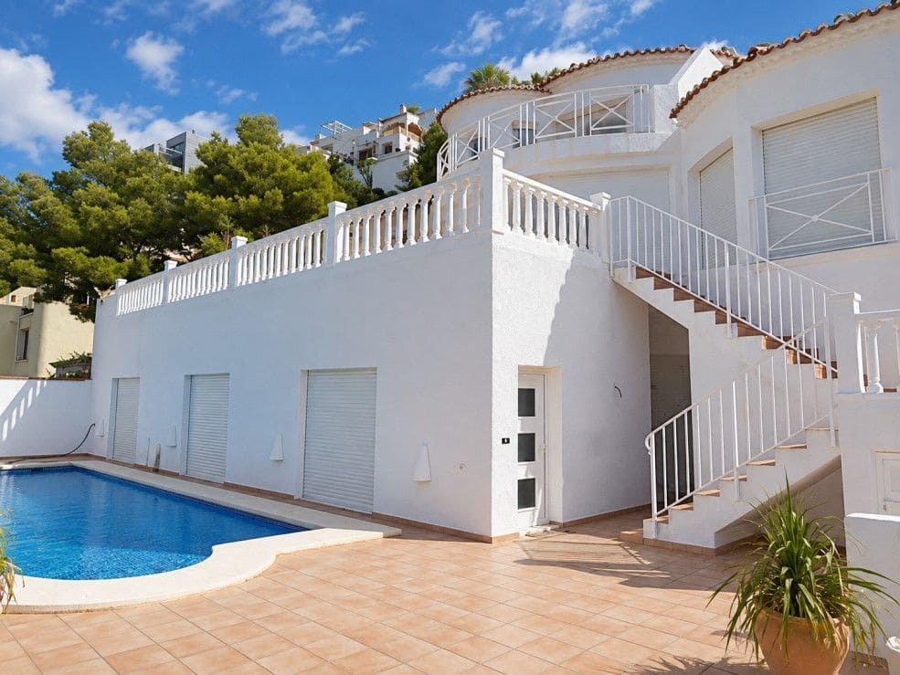 4 Zimmer Villa zu verkaufen in Altea mit Pool Garage - 1.195.000 € (Ref: 8923520)
