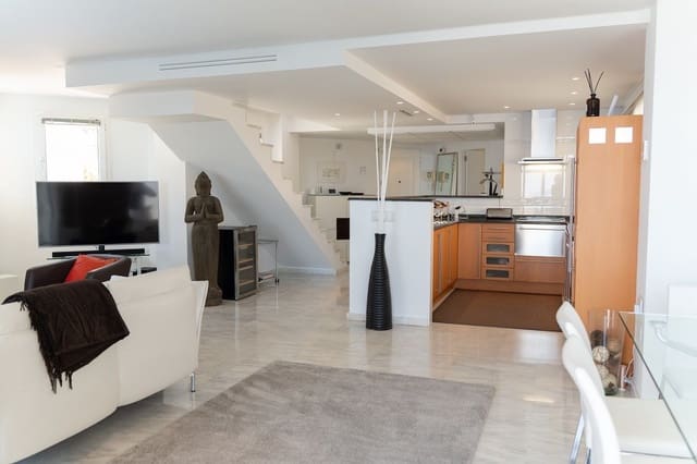 2 bedroom Penthouse for sale in Altea with pool garage - € 795,000 (Ref: 8950102)