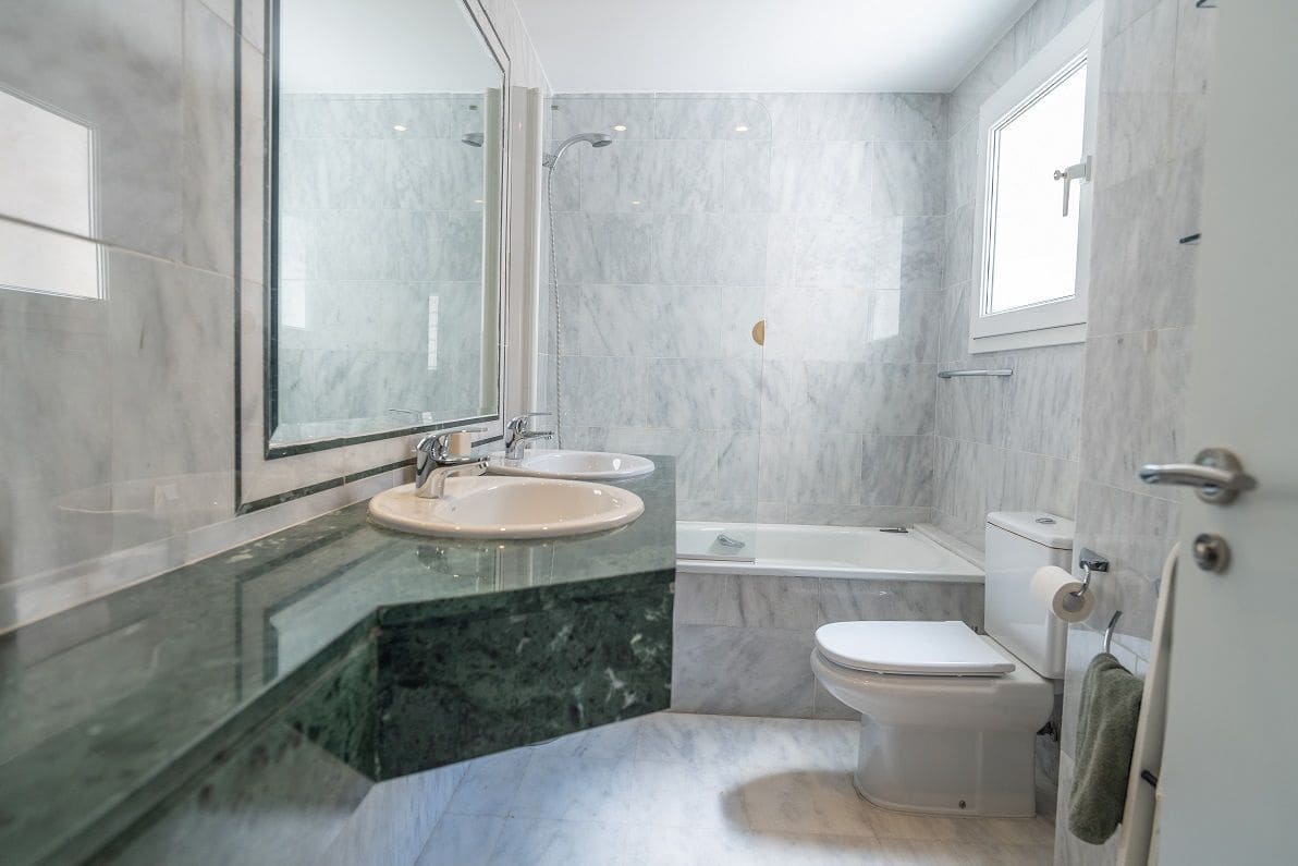 2 bedroom Penthouse for sale in Altea with pool garage - € 795,000 (Ref: 8950102)