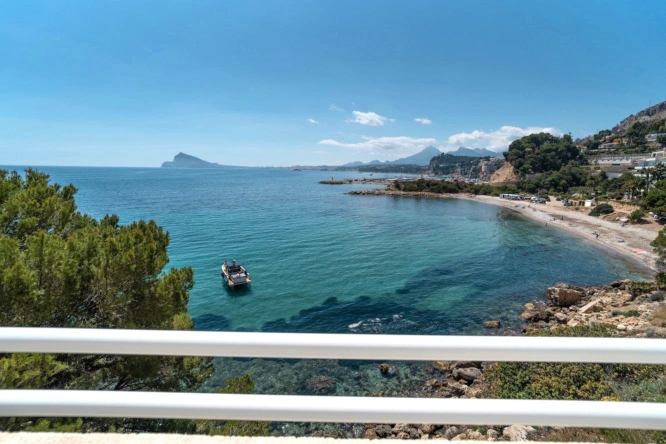 2 bedroom Penthouse for sale in Altea with pool garage - € 795,000 (Ref: 8950102)