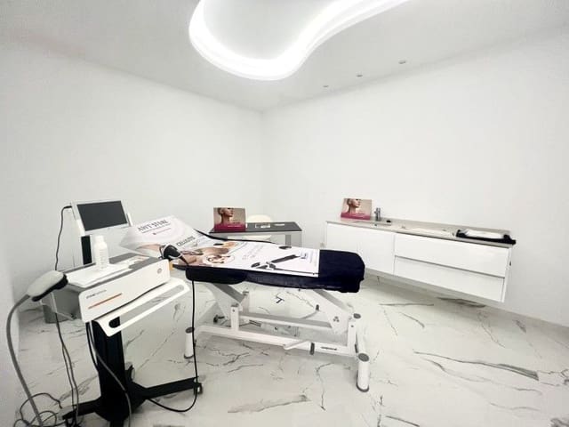 3 bedroom Commercial for sale in Altea with pool garage - € 398,000 (Ref: 8951300)