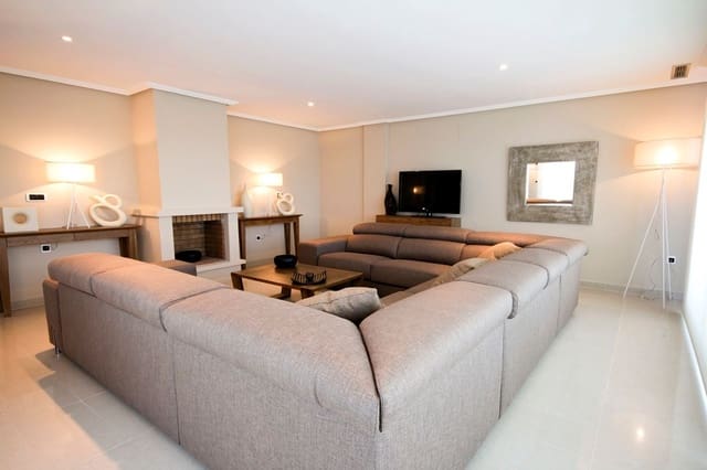 4 bedroom Villa for rent in Altea with pool garage - € 4,900 (Ref: 8980119)