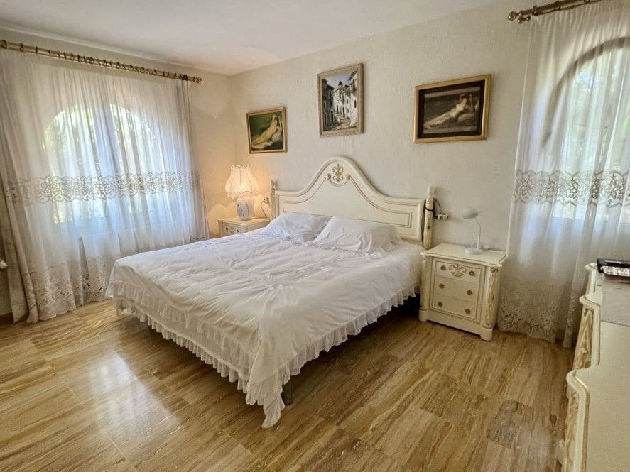 5 bedroom Villa for sale in Altea with pool garage - € 2,930,000 (Ref: 9000876)