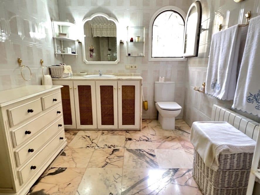 5 bedroom Villa for sale in Altea with pool garage - € 2,930,000 (Ref: 9000876)