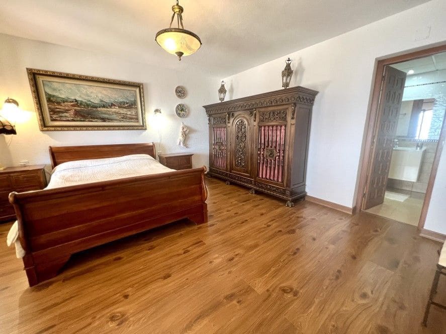 5 bedroom Villa for sale in Altea with pool garage - € 2,930,000 (Ref: 9000876)