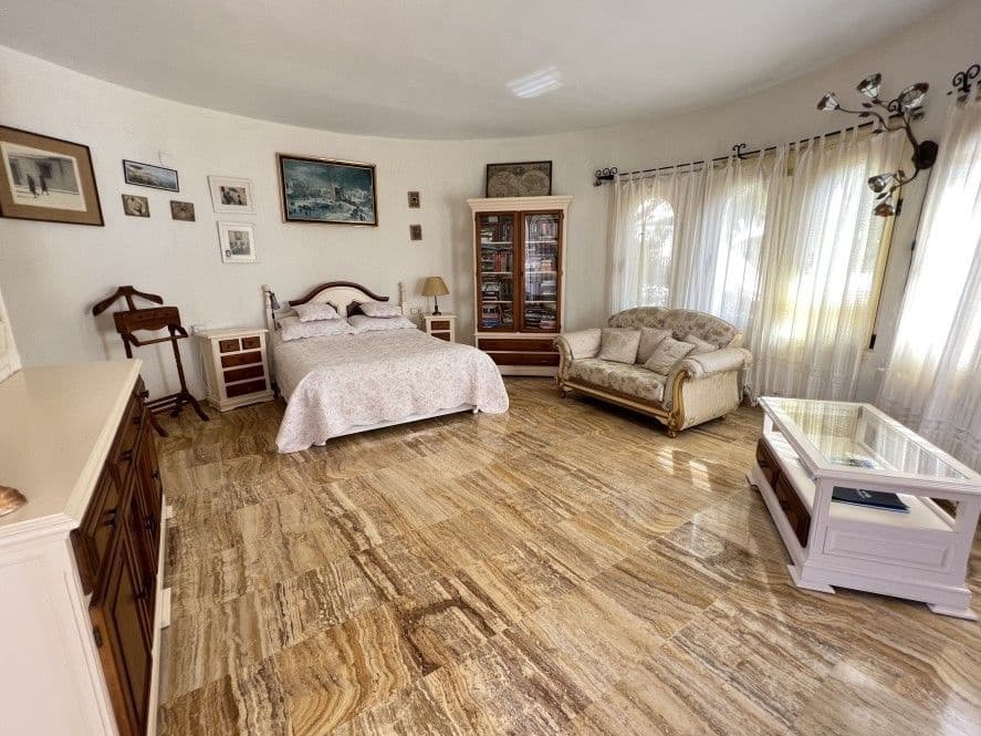 5 bedroom Villa for sale in Altea with pool garage - € 2,930,000 (Ref: 9000876)