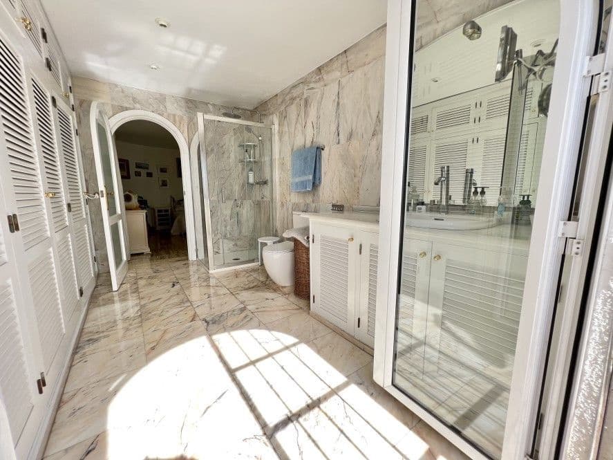 5 bedroom Villa for sale in Altea with pool garage - € 2,930,000 (Ref: 9000876)