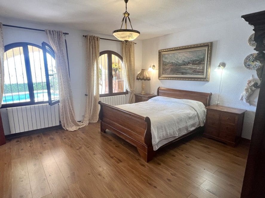 5 bedroom Villa for sale in Altea with pool garage - € 2,930,000 (Ref: 9000876)