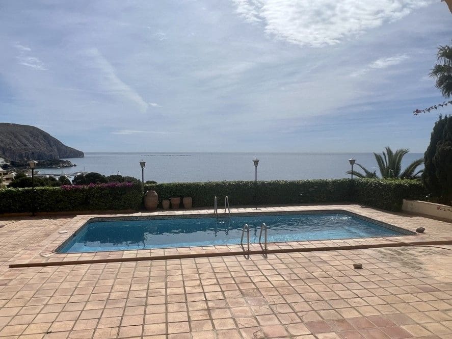5 bedroom Villa for sale in Altea with pool garage - € 2,930,000 (Ref: 9000876)
