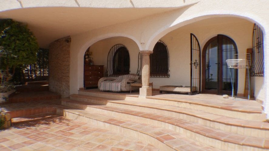 5 bedroom Villa for sale in Altea with pool garage - € 2,930,000 (Ref: 9000876)