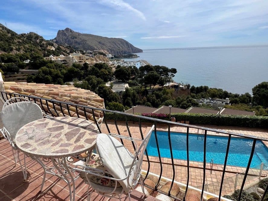 5 bedroom Villa for sale in Altea with pool garage - € 2,930,000 (Ref: 9000876)