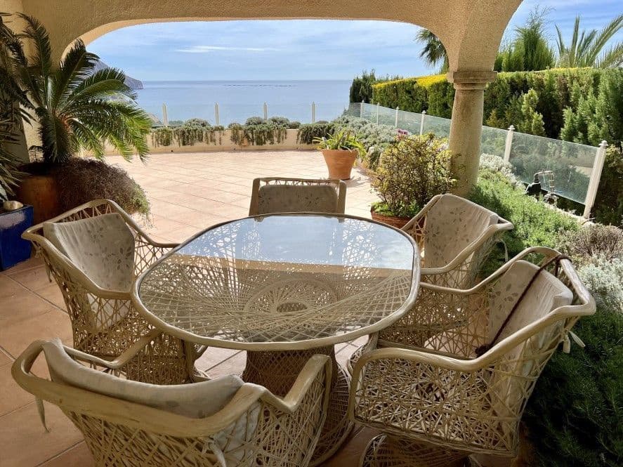 5 bedroom Villa for sale in Altea with pool garage - € 2,930,000 (Ref: 9000876)