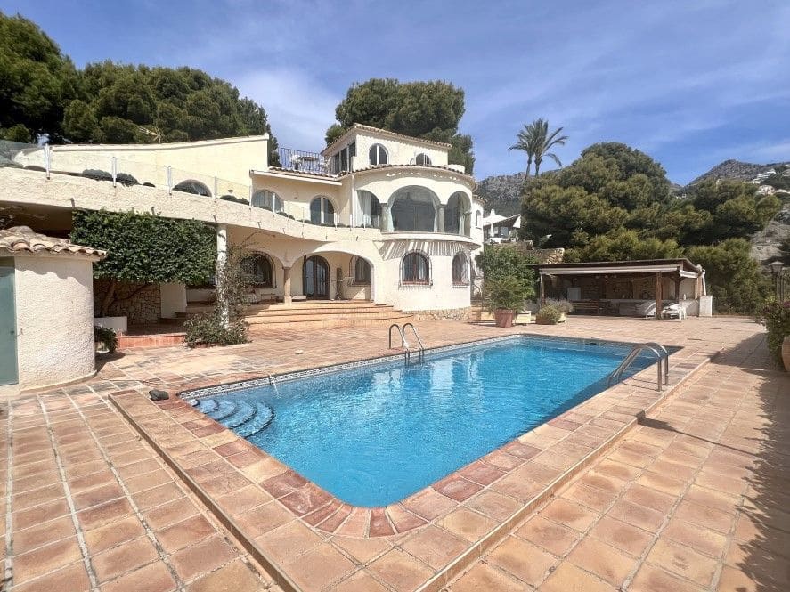5 bedroom Villa for sale in Altea with pool garage - € 2,930,000 (Ref: 9000876)