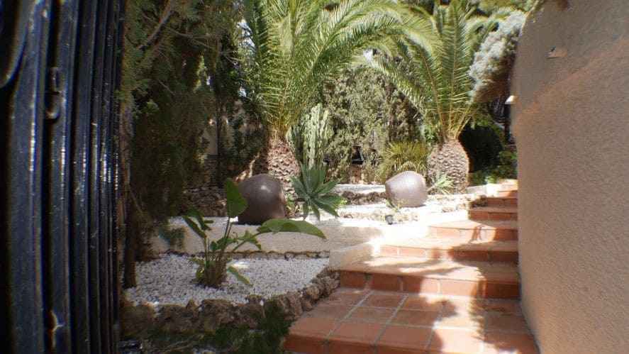 5 bedroom Villa for sale in Altea with pool garage - € 2,930,000 (Ref: 9000876)