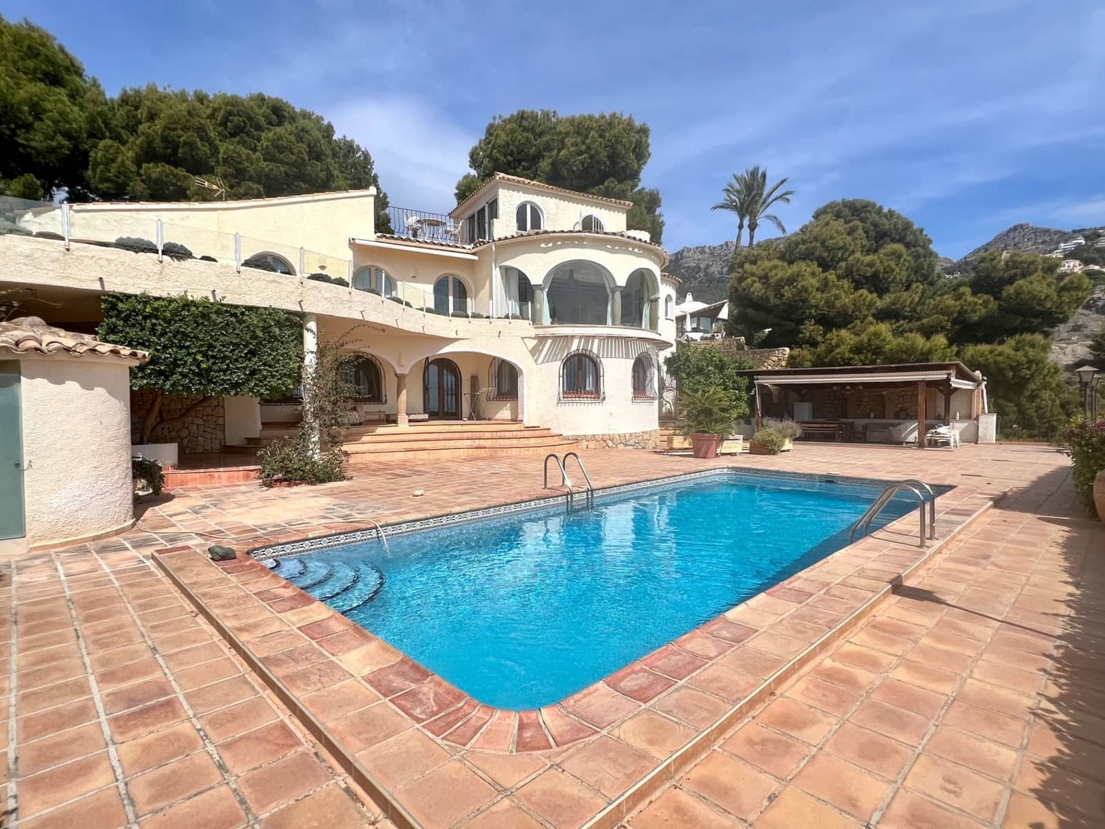 5 bedroom Villa for sale in Altea with pool garage - € 2,930,000 (Ref: 9000876)
