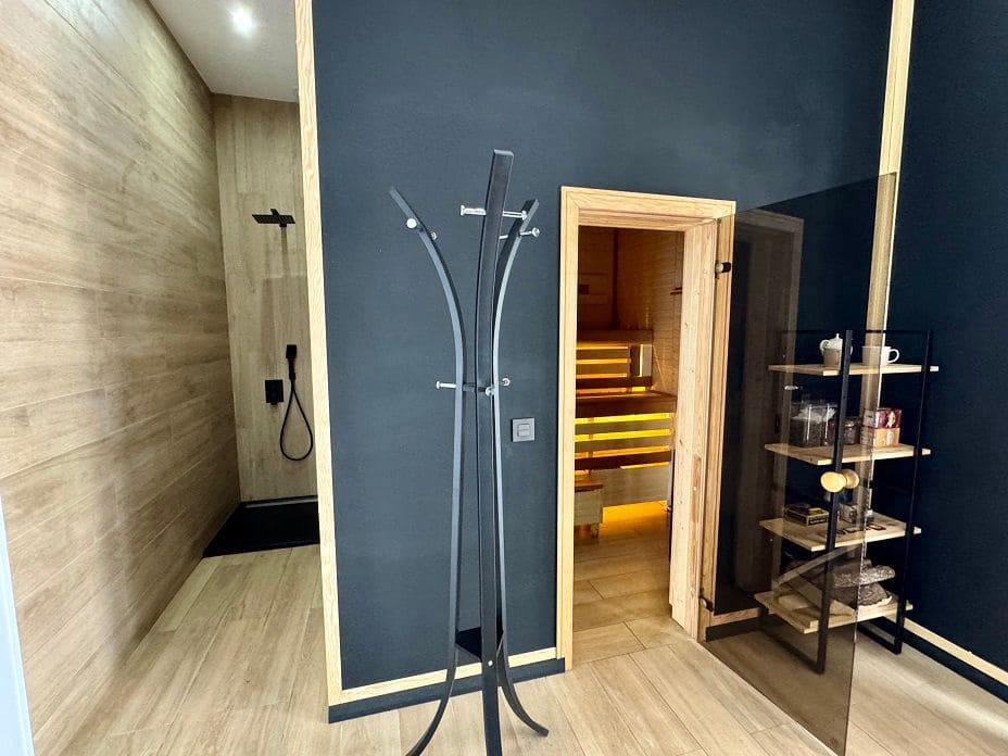 4 bedroom Villa for sale in Altea with pool garage - € 995,000 (Ref: 9022950)