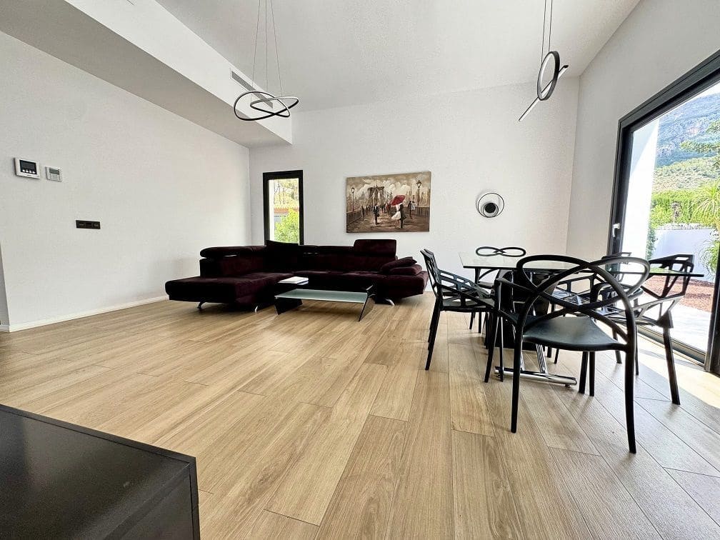 4 bedroom Villa for sale in Altea with pool garage - € 995,000 (Ref: 9022950)