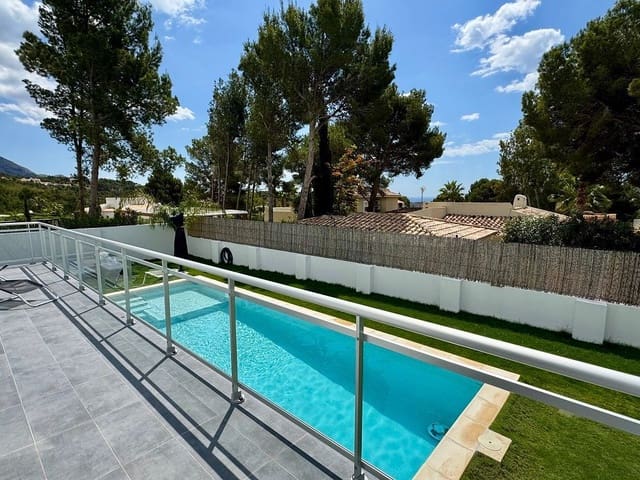 4 Zimmer Villa zu verkaufen in Altea mit Pool Garage - 995.000 € (Ref: 9022950)