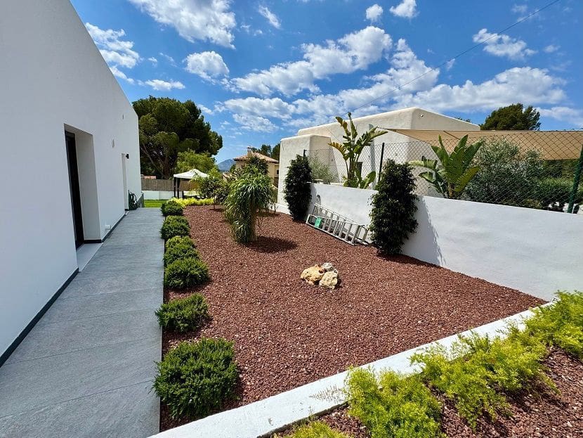 4 bedroom Villa for sale in Altea with pool garage - € 995,000 (Ref: 9022950)