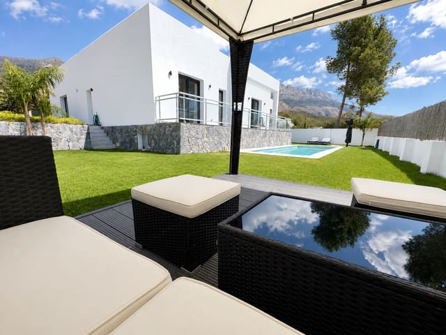 Chalet de 4 habitaciones en Altea en venta con piscina garaje - 949.000 € (Ref: 9022950)