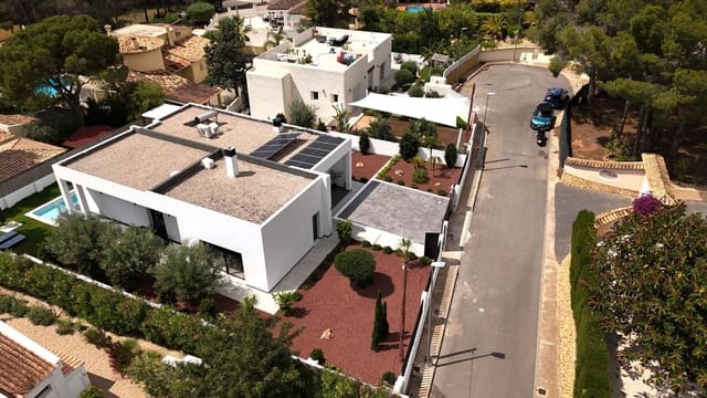 Chalet de 4 habitaciones en Altea en venta con piscina garaje - 949.000 € (Ref: 9022950)