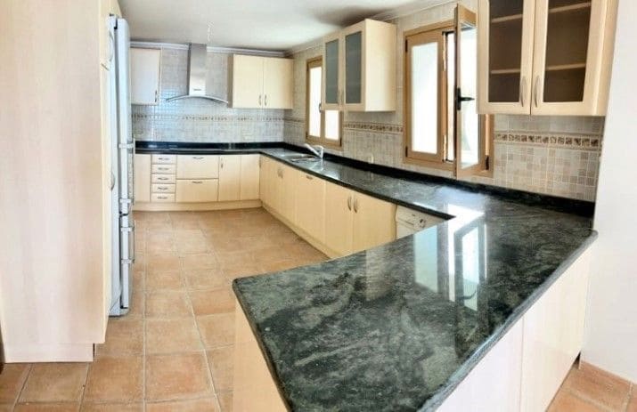 5 bedroom Villa for sale in Altea with pool garage - € 1,200,000 (Ref: 9102726)