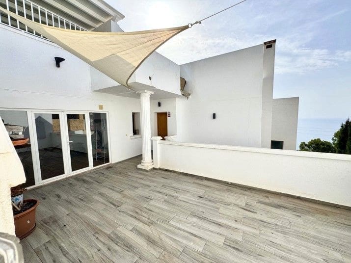 5 bedroom Villa for sale in Altea with pool garage - € 1,200,000 (Ref: 9102726)