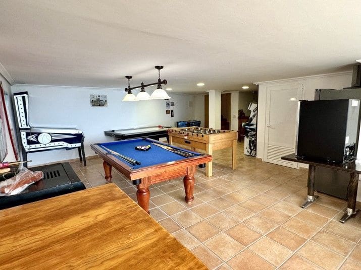 5 bedroom Villa for sale in Altea with pool garage - € 1,200,000 (Ref: 9102726)