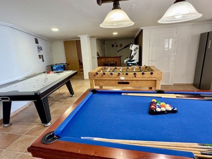 5 bedroom Villa for sale in Altea with pool garage - € 1,200,000 (Ref: 9102726)