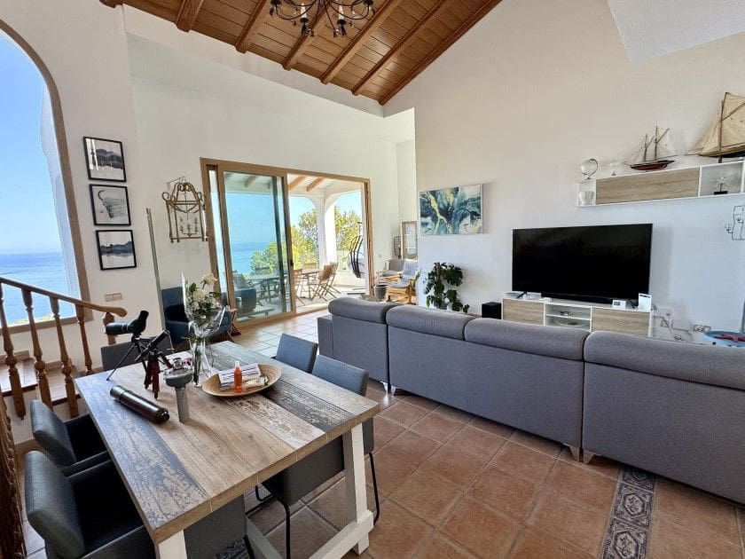 5 bedroom Villa for sale in Altea with pool garage - € 1,200,000 (Ref: 9102726)