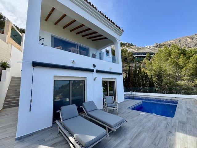 5 bedroom Villa for sale in Altea with pool garage - € 1,200,000 (Ref: 9102726)