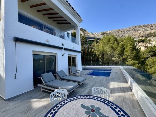 5 bedroom Villa for sale in Altea with pool garage - € 1,200,000 (Ref: 9102726)