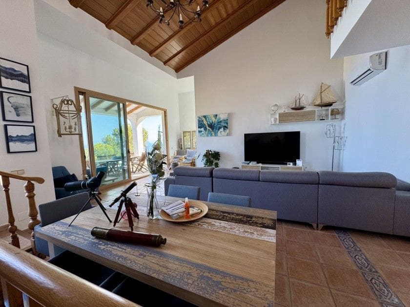 5 bedroom Villa for sale in Altea with pool garage - € 1,200,000 (Ref: 9102726)
