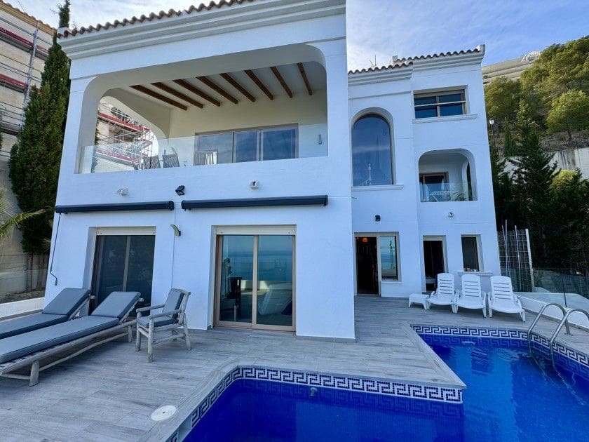 5 bedroom Villa for sale in Altea with pool garage - € 1,200,000 (Ref: 9102726)