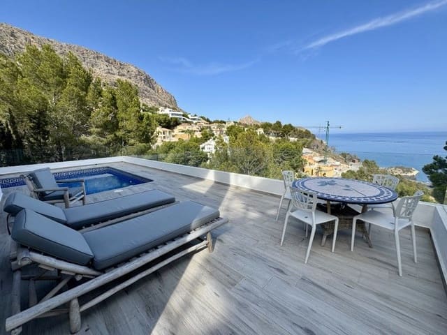 5 bedroom Villa for sale in Altea with pool garage - € 1,200,000 (Ref: 9102726)