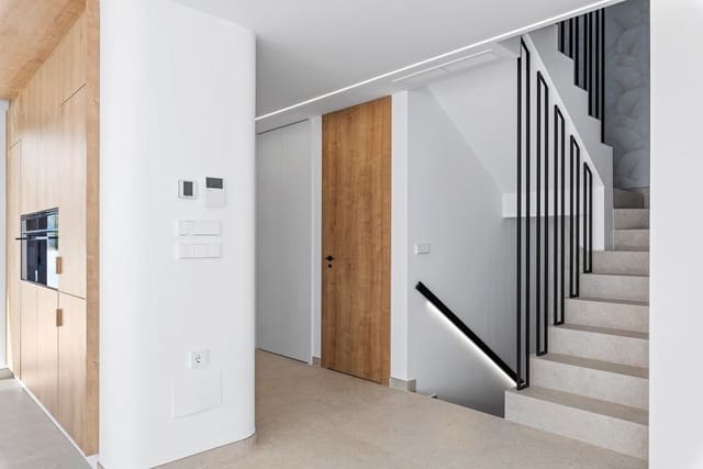 3 bedroom Villa for sale in Finestrat with pool - € 995,000 (Ref: 9102727)