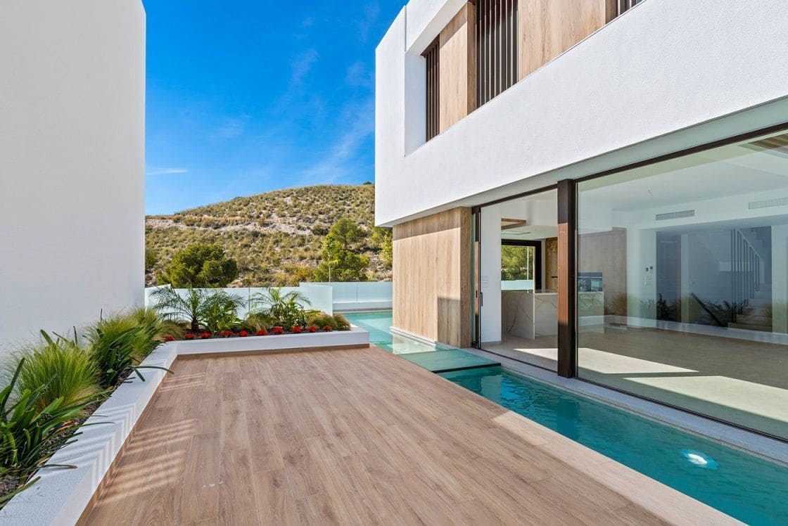 3 bedroom Villa for sale in Finestrat with pool - € 995,000 (Ref: 9102727)