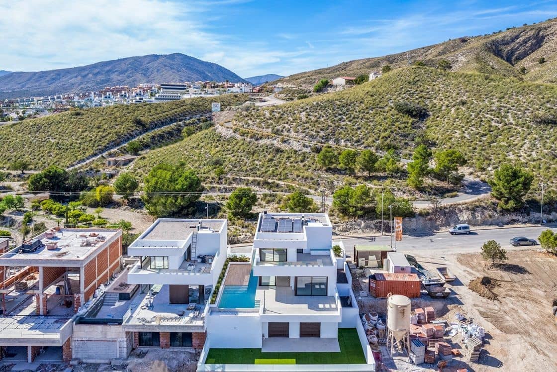 3 bedroom Villa for sale in Finestrat with pool - € 995,000 (Ref: 9102727)