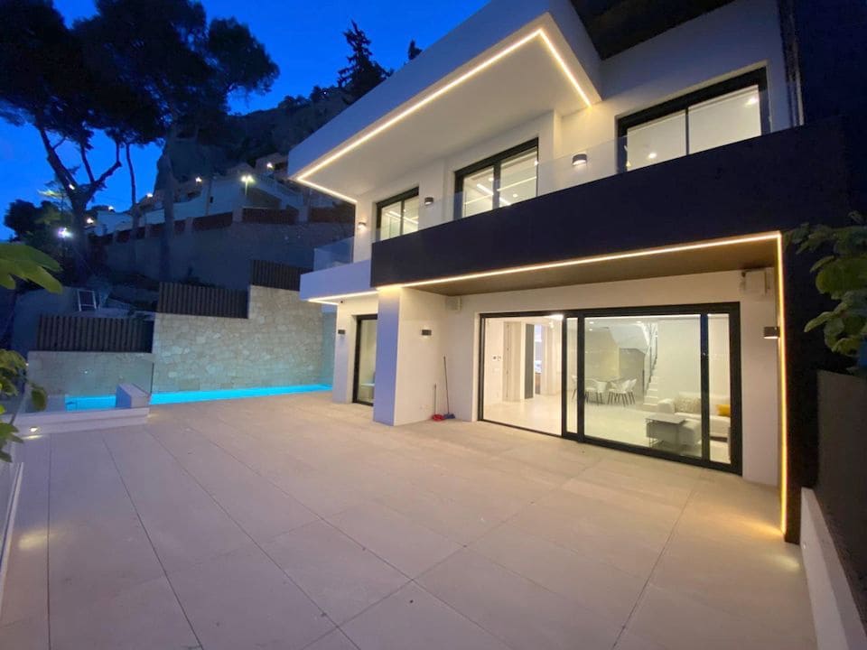 4 sypialnia Dom na sprzedaż w Benidorm z basenem garażem - 1 650 000 € (Ref: 9106317)