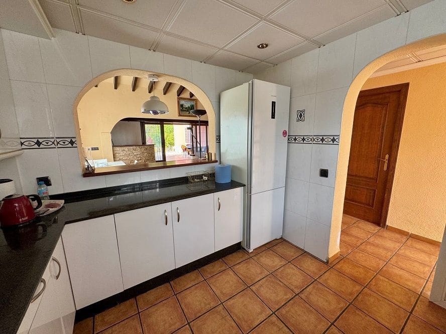 7 bedroom Villa for sale in La Nucia with pool garage - € 750,000 (Ref: 9116645)