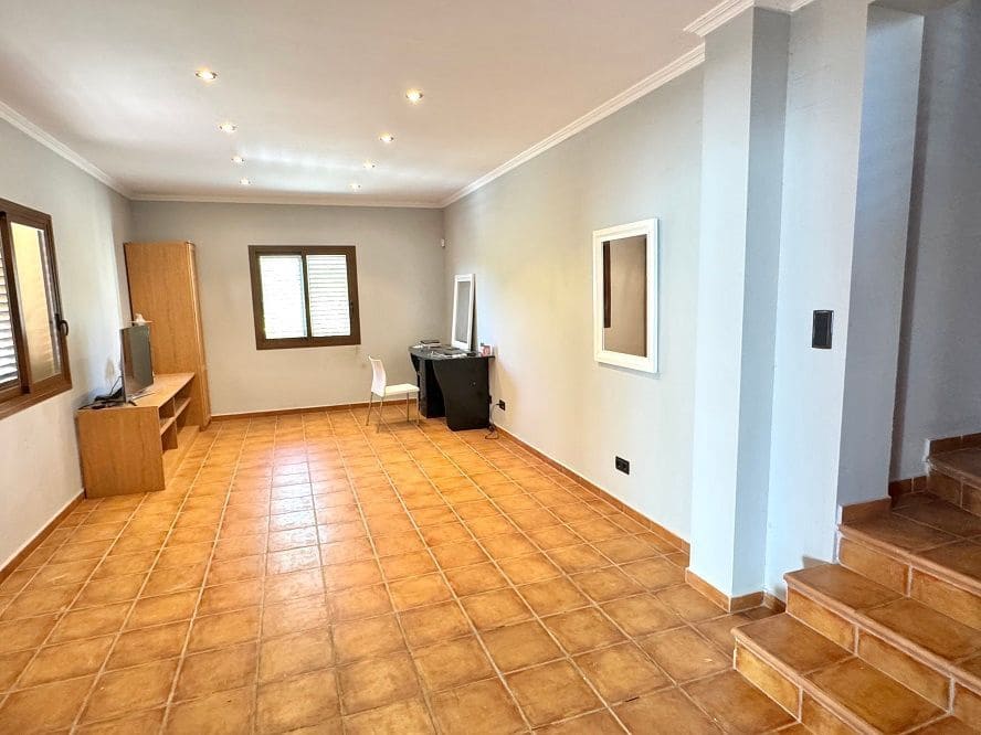 7 bedroom Villa for sale in La Nucia with pool garage - € 750,000 (Ref: 9116645)