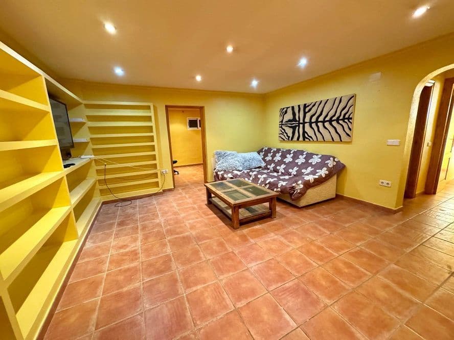 7 bedroom Villa for sale in La Nucia with pool garage - € 750,000 (Ref: 9116645)