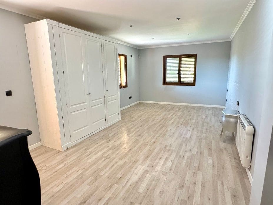 7 bedroom Villa for sale in La Nucia with pool garage - € 750,000 (Ref: 9116645)