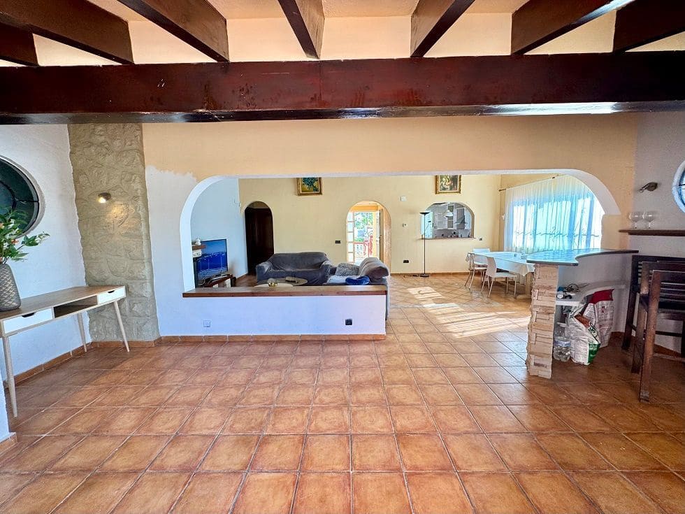 7 bedroom Villa for sale in La Nucia with pool garage - € 750,000 (Ref: 9116645)